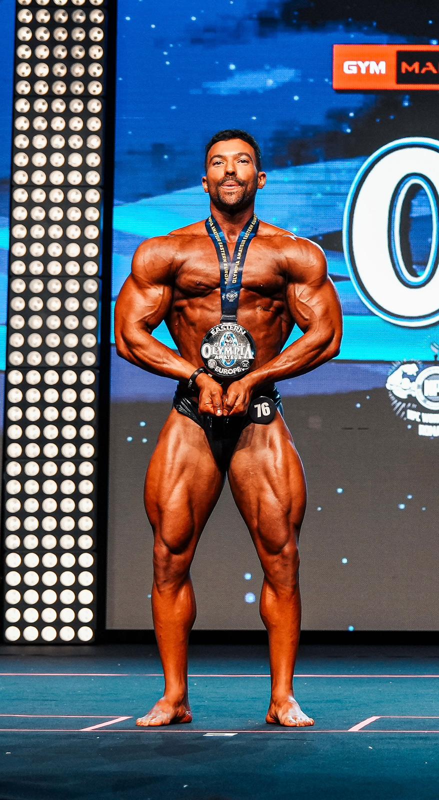 רגב בן עזרא על במת ה-NPC Worldwide Amateur Olympia